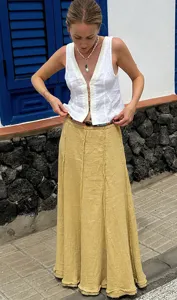 Sommer Baumwolle ärmellos Spitzenkante Cardigan Oberteil Detail, minimalistischer Stil.
