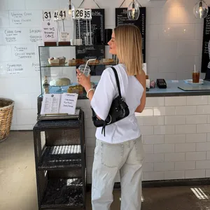 Γαλλικό λευκό ασύμμετρο one-shoulder κοντομάνικο πλεκτό πουλόβερ t-shirt γυναικείο κομψό