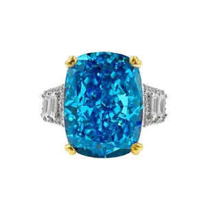 Luxuriöser Kissen-Schliff leuchtend blauer Edelstein Ring mit funkelnden Baguette-Steinen und Gold.