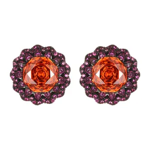 Luxuriöse schwarzvergoldete Kupferohrringe mit markanten orangefarbenen Zirkoniasteinen.