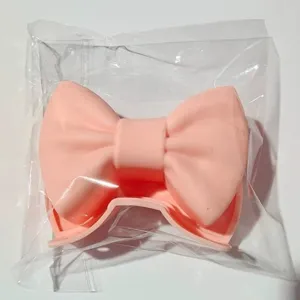 Silicone bow pot clip detail view, heat-resistant anti-scald handle cover for kitchen pans.