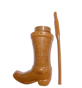 Brauner Kunststoff Cowboy Stiefel Trinkbecher mit Deckel und Strohhalm fuer Party