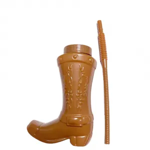 Plastik Cowboy Stiefel Becher mit Strohhalm und Deckel für Western Party und Rodeo Dekoration.