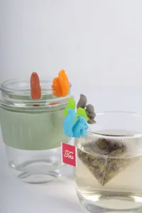 Niedlicher Silikon Eichhörnchen Teebeutelhalter Clip Detailansicht, bunte Tassenmarkierung.