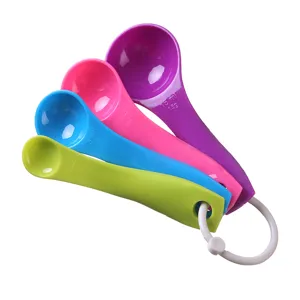 Kit de 4 cuillères mesure en plastique avec anneau, cuillères de cuisine colorées.
