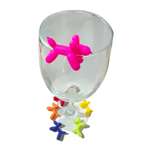 Colorati segnaposti per bicchieri di vino a forma di cane in silicone party 6pz