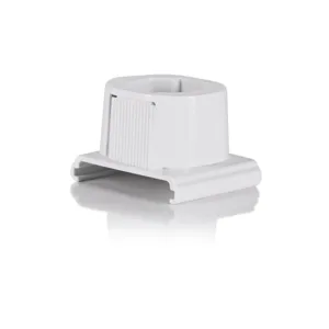 Primo piano dettagliato di un componente base per utensili da cucina in plastica bianca.