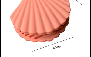 Silicone seashell pot clip detail shot showing high temperature resistance and compact 6.5cm size.