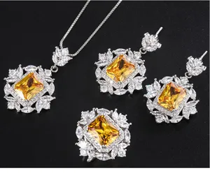 Prachtige vintage gele kristallen sieradenset met ketting oorbellen en ring glinsterend.