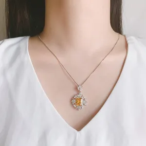 Elegante zilveren ketting met een vintage gele zirkoon hanger voor stijlvolle dames.
