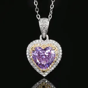 Atemberaubende herzförmige lila Diamant Anhänger Halskette mit doppelten Pavé Detailansicht.