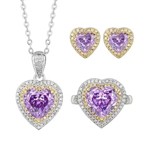 Elegantes lila Herzschliff Zirkonia Schmuckset mit Halskette, Ohrringen und passendem Ring.