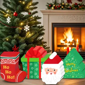 Detailweergave van papieren kerstservetten, feestelijke kerstman en boom motieven.