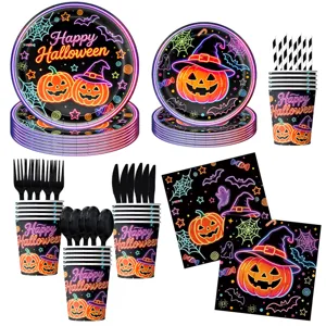 Halloween Party Geschirr Set mit Pappteller Becher Servietten und leuchtendem Kürbis Design.