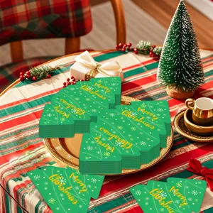 Kerstboom gevormde papieren servetten detailweergave, feestelijke bedrukte tafeldecoratie