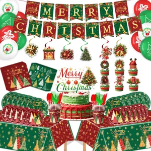 Weihnachtsparty Deko Set mit Banner, Papptellern, Bechern, Tischdecke und Tortenaufsatz.