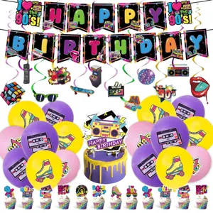 Vista detallada del juego de decoraciones de fiesta retro de los 90 con pancartas y globos.