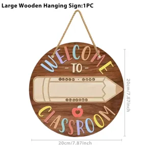 Vue detaillee du panneau suspendu en bois pour classe, plaque de bienvenue ronde avec crayon