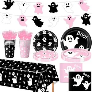 Conjunto de vajilla para fiesta de Halloween con tema de fantasma, platos y tazas rosas.