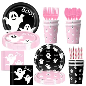 Conjunto de vajilla para fiesta de Halloween en negro y rosa con platos, vasos y servilletas.