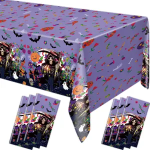 Waterdichte Halloween wegwerp tafelkleed en servetten set met griezelige pompoen en doodskop.