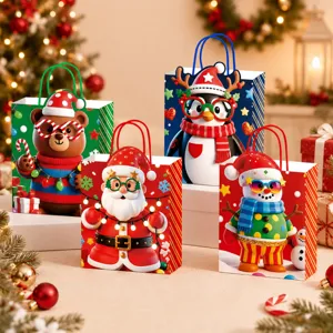 Detailansicht von süßen 3D Weihnachtstüten aus Papier mit festlichen Motiven für Geschenke.