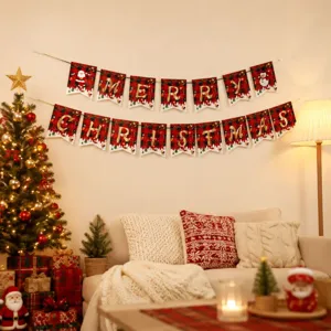 Kerstbanner hangend detail met rood ruitpatroon en gouden feestelijke belettering.