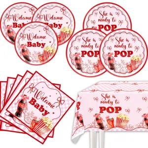 Babyparty Geschirr Set mit rosa Karo-Muster, Pappteller, Servietten und Tischdecke.