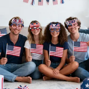 Amerikanische Unabhängigkeitstag Party Brille und Flaggen Set für 250 Jahr Feier.