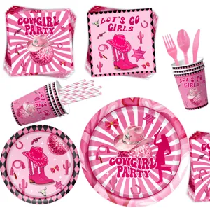 Rosa Western Cowgirl Party Geschirr Details, Disco Cowgirl Teller und Becher Nahaufnahme.