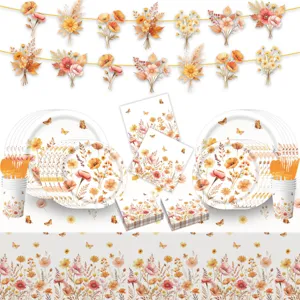 Set stoviglie per feste con fiori autunnali, piatti di carta, bicchieri, tovaglioli e tovaglia.