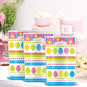 Sacs cadeau en plastique de fete de Pâques avec des motifs d'œufs et fleurs, poignées.