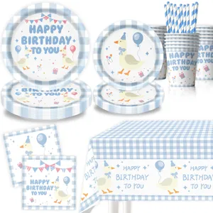 Blaue Ente Geburtstag Party Geschirr Detail mit süßen Tiermustern auf Papptellern.