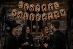 Halloween Party Deko Banner Hängeflaggen mit gruseligen Totenkopf und Krähe Mustern.