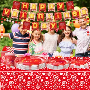 Valentinstag Party-Set mit Tischdecke Teller Bechern und hängender Girlande für Feiern.