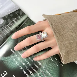 Elegante koperen vergulde dubbele steen roze en witte zirkoon ring voor dames.