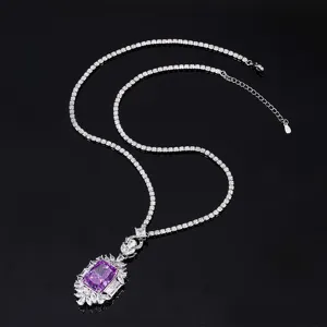 Elegante luxuriöse violette Edelstein Anhänger Tennis Halskette mit funkelnden Steinen.