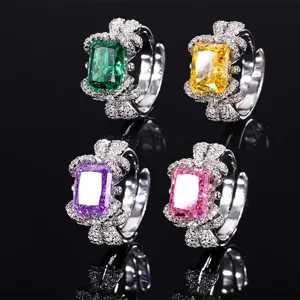 Betaalbare Luxe Koperen Vergulde Strass Strik Ring Geometrische Ijsbloem Vierkante Vorm Open Verstelbare Vingerring Voor Vrouwen Banket Feest Sieraden