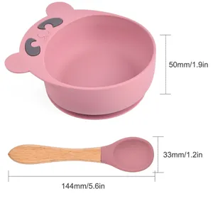 Bol d'aspiration en silicone pour bébé et cuillère à manche en bois design d'ours.