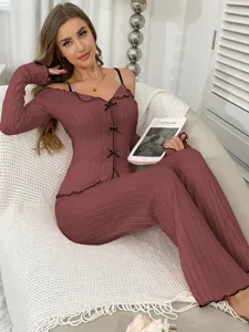 Conjunto de pijama sexy de manga larga con hombros descubiertos y pantalón acanalado