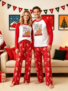 Ensemble de pyjama assorti de couple de Noël avec joli imprimé de bonhomme en pain d'épice.