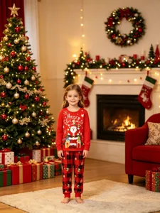 Ensemble de pyjama de Noël pour enfants haut graphique Père Noël et pantalon à carreaux.