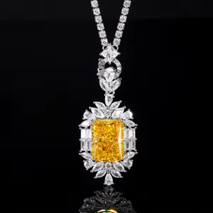 Exquisites gelbes strahlendes Diamant-Cluster-Halsband Luxus hoher Kohlenstoff Anhänger
