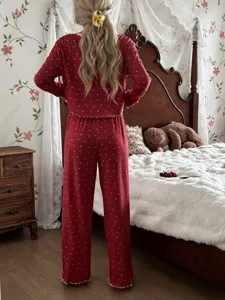 Set pigiama donna autunno inverno manica lunga con stampa a cuori rossi per serate accoglienti.