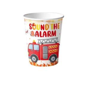 Wegwerp papieren bekers met brandweerauto motief voor kinderfeestje verjaardag decoratie.