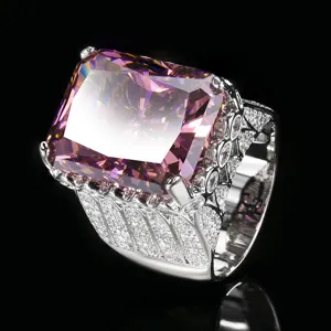 Superbe bague en zircone cubique rose taille radiant avec anneau pavé scintillant.