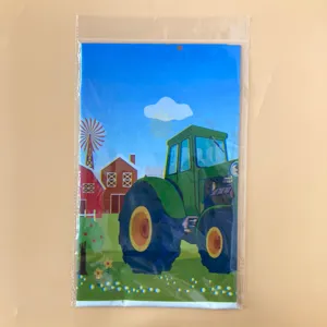 Boerderij tractor thema feest tafelkleed of achtergrond, netjes verpakt in plastic detail.