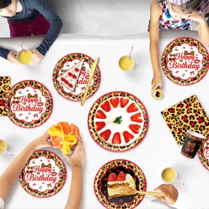 Rotes Leo-Muster Geburtstag Party Geschirr Set mit Papptellern Bechern und Servietten.