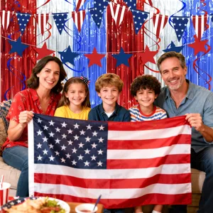 USA 250. Unabhängigkeitstag Party Dekoration Set mit Folienvorhang und Girlanden.