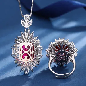 Elegantes Schmuckset mit synthetischem Rubin Anhänger und Ring in luxuriösem Design.